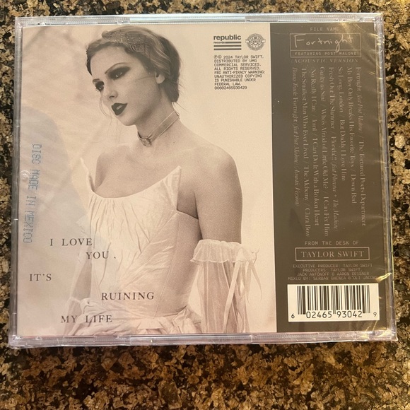 SEALED USA exclusive Fortnight Acoustic Version - Picture 2 of 2
